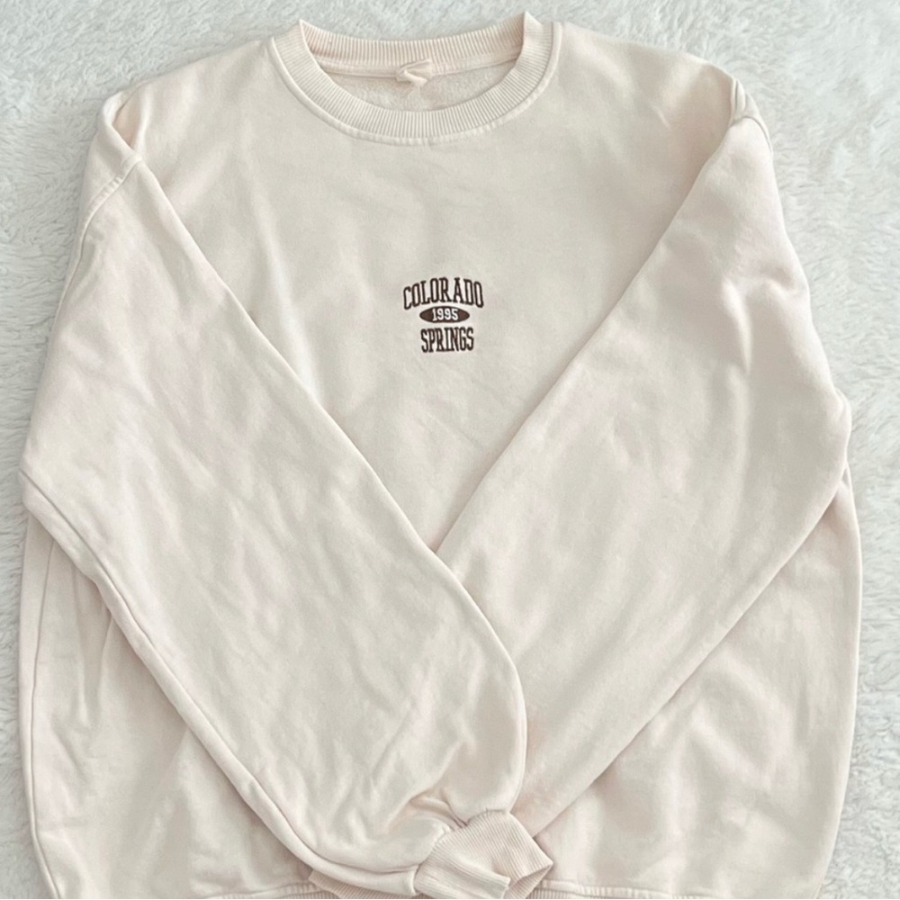urban outfitters colorado springs crewneck size small